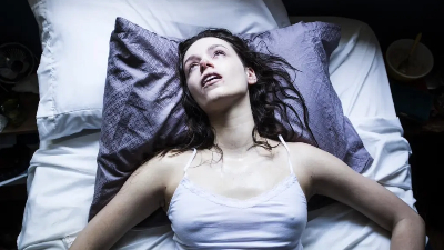 Starry Eyes (2014) review